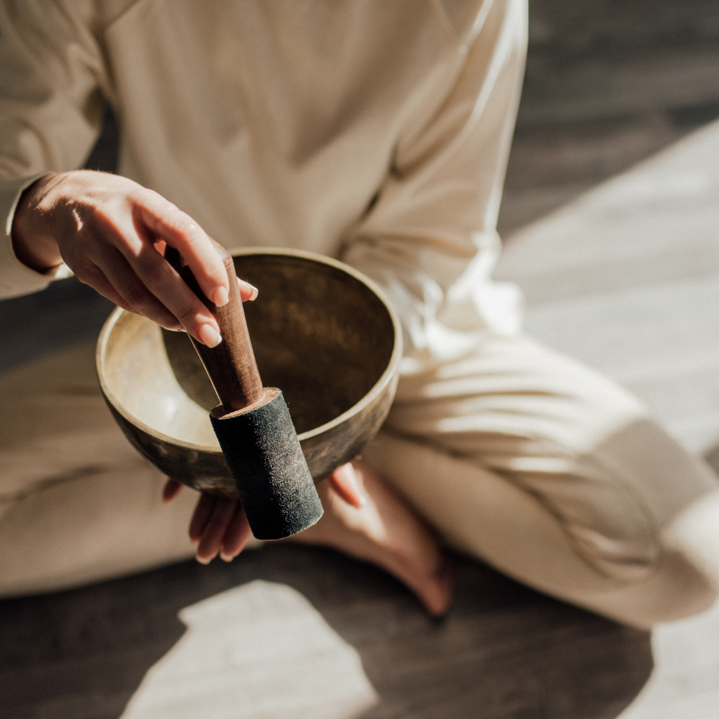 How to Use a Singing Bowl 