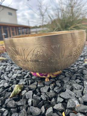 Golden Leaf Singing Bowl: 10.5 Inch 3rd Octave Subtle Etchings