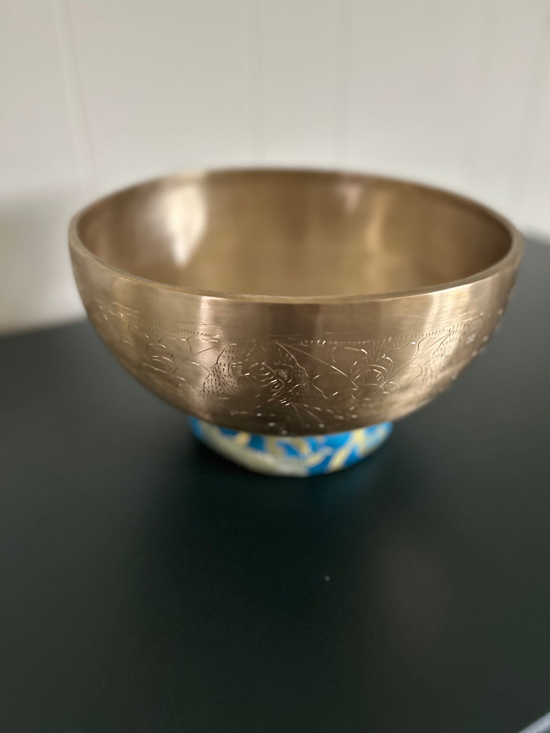 Golden Leaf Singing Bowl: 10.5 Inch 3rd Octave Subtle Etchings